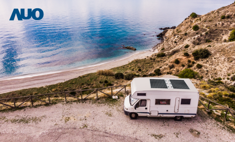 「可撓輕量化太陽光電板SunCurva」使用輕量特殊耐候型複合板取代傳統太陽能板的玻璃前板，不僅降低70%重量，每米平方僅3Kg；具有抗衝擊性能及通過電磁相容性測試，可應用於交通運輸工具，如露營車、遊艇等